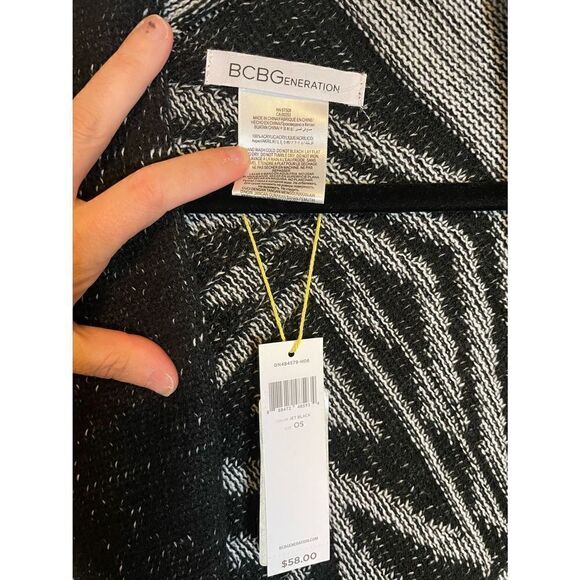 BCBGeneragtion poncho/shrug in black and grey NWT one size - Picture 3 of 11